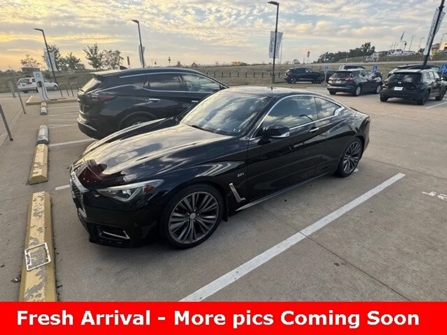 2017 Infiniti Q60 2.0t Premium photo 1