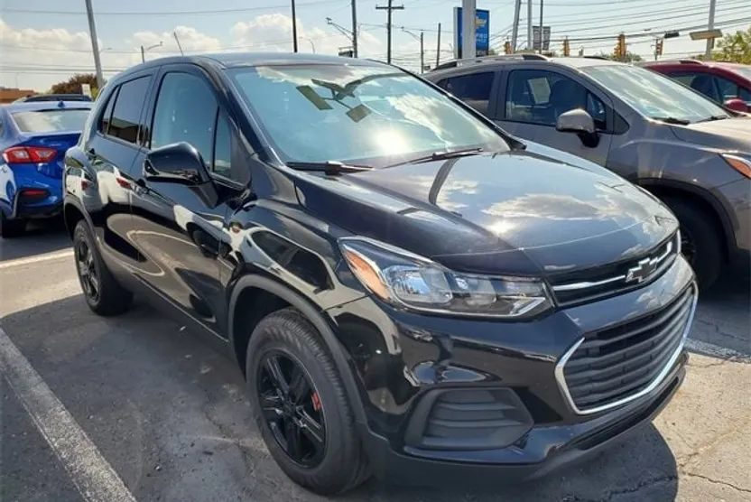2022 Chevrolet Trax LS photo 1