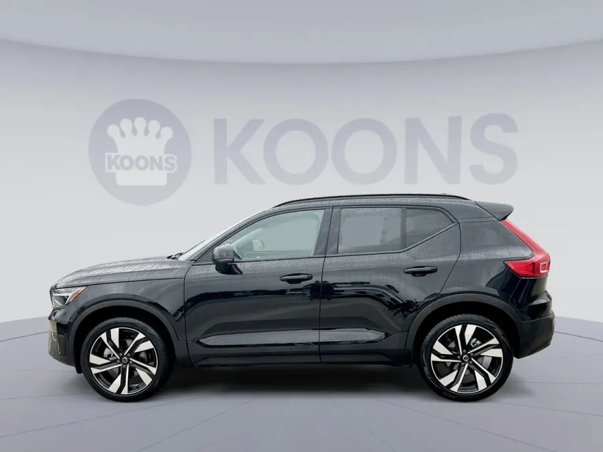 2025 Volvo XC40 Plus photo 1