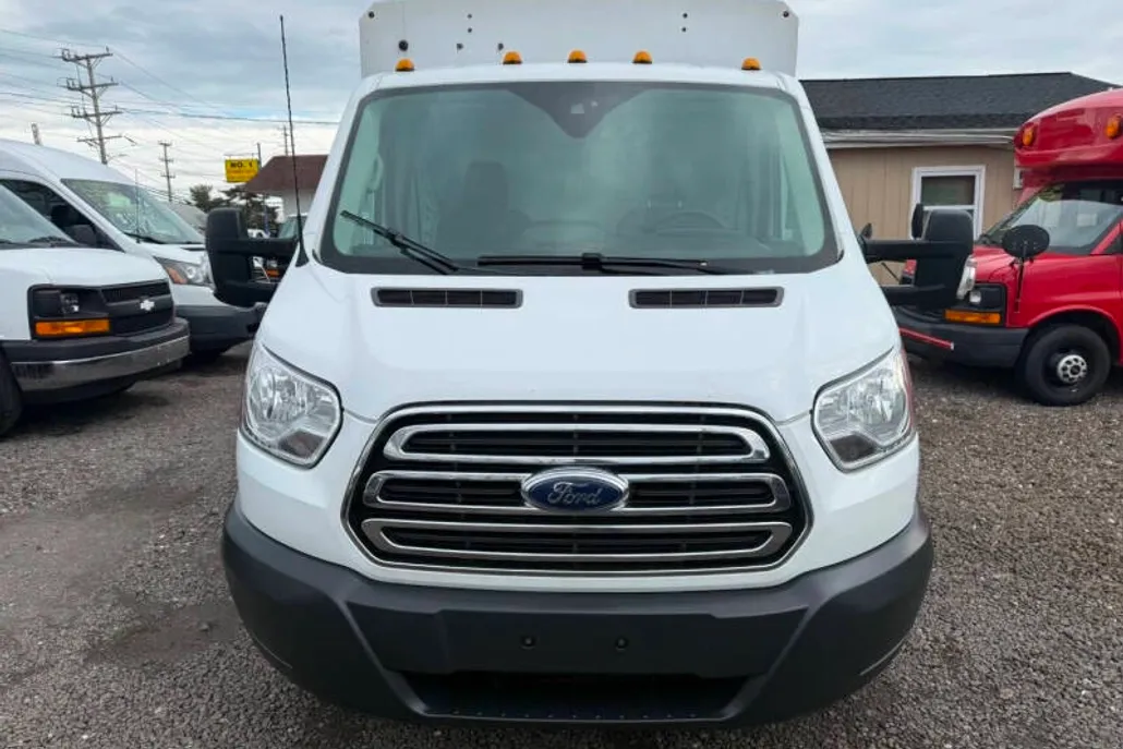 2018 Ford Transit Cutaway Chassis photo 1
