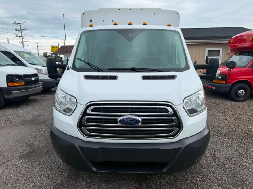 2018 Ford Transit Cutaway Chassis photo 1