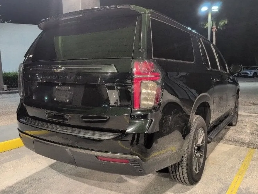 2022 Chevrolet Suburban Z71 photo 1