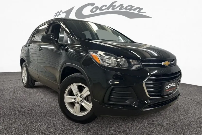 2022 Chevrolet Trax LS photo 1
