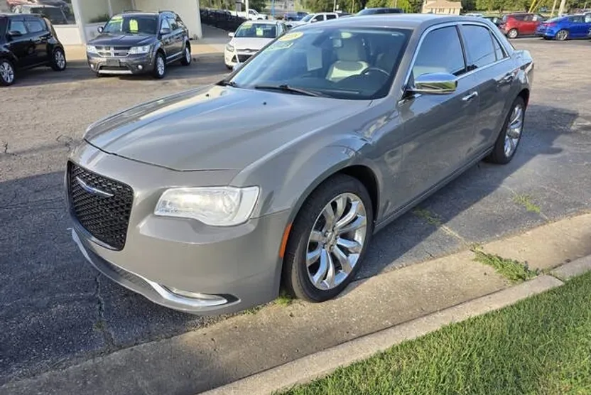 2018 Chrysler 300 Limited photo 1