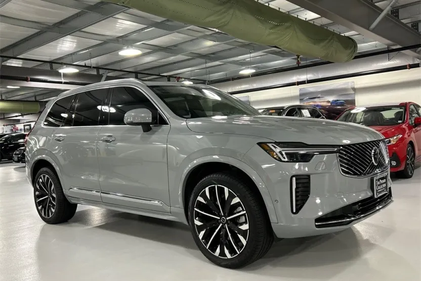 2025 Volvo XC90 Plus photo 1