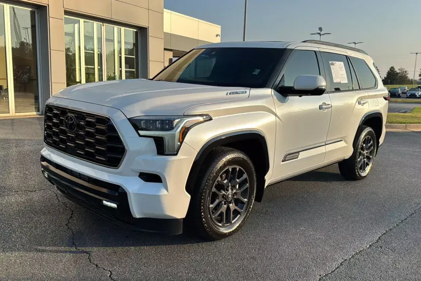 2025 Toyota Sequoia Platinum photo 1
