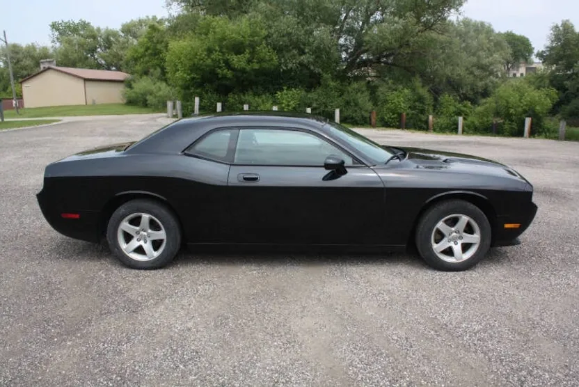 2010 Dodge Challenger SE photo 1