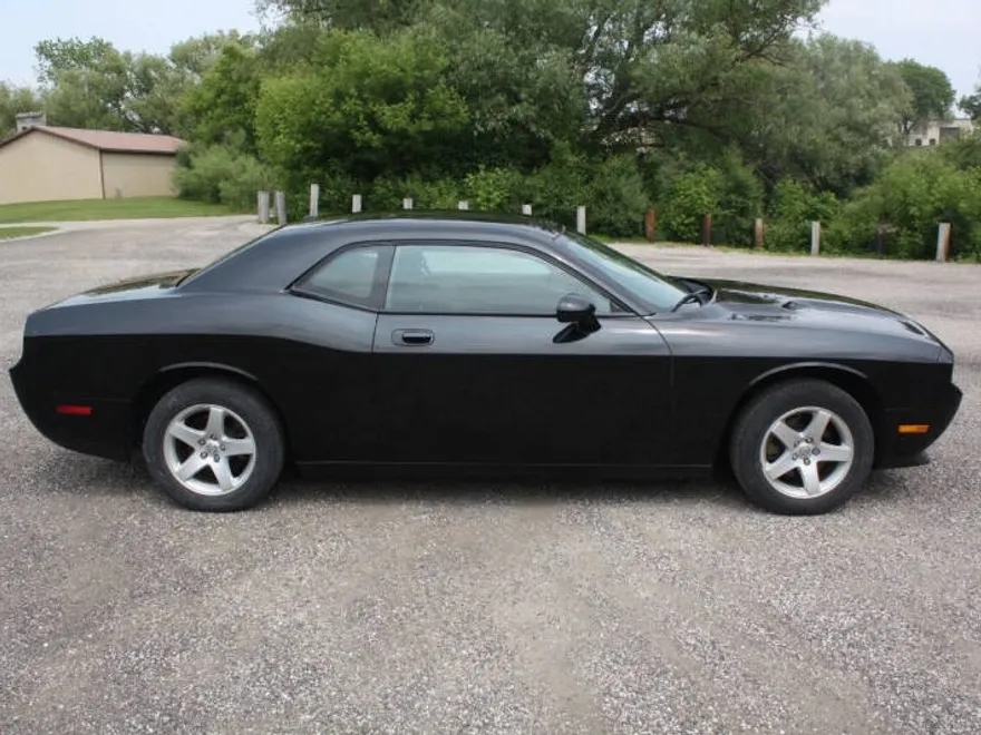 2010 Dodge Challenger SE photo 1