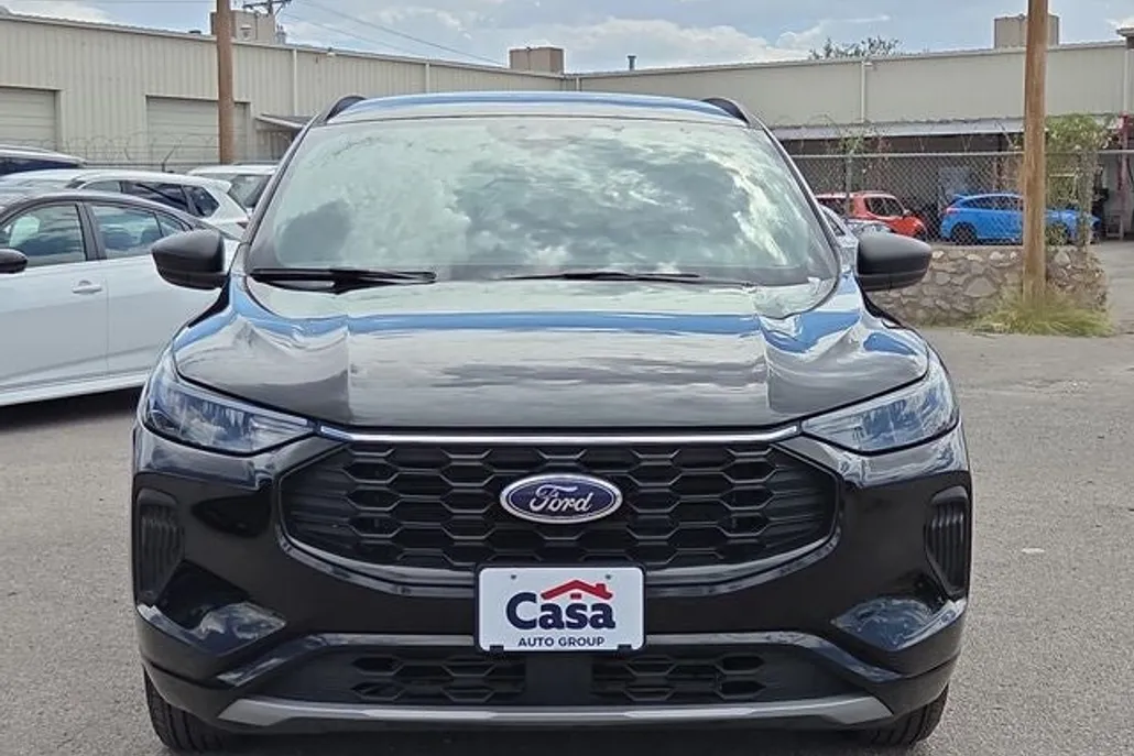2023 Ford Escape ST-Line photo 1