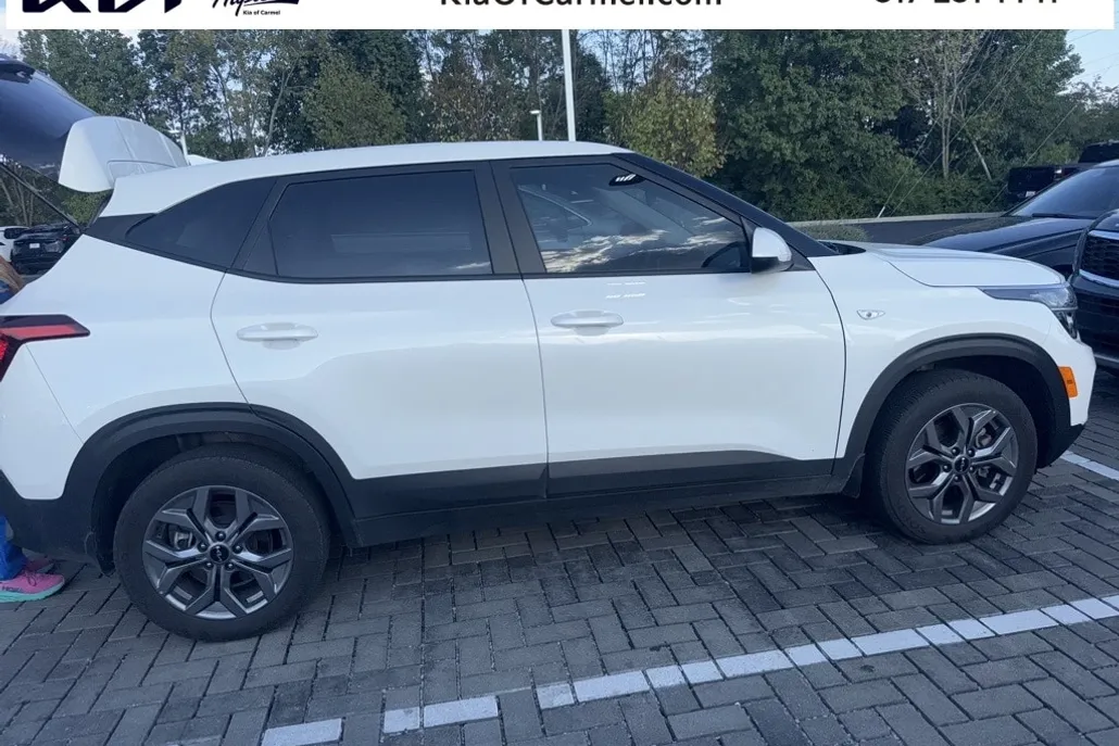 2024 Kia Seltos LX photo 1