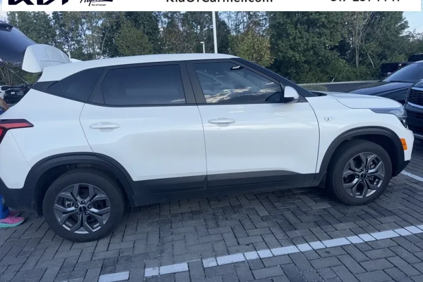 2024 Kia Seltos LX photo 1