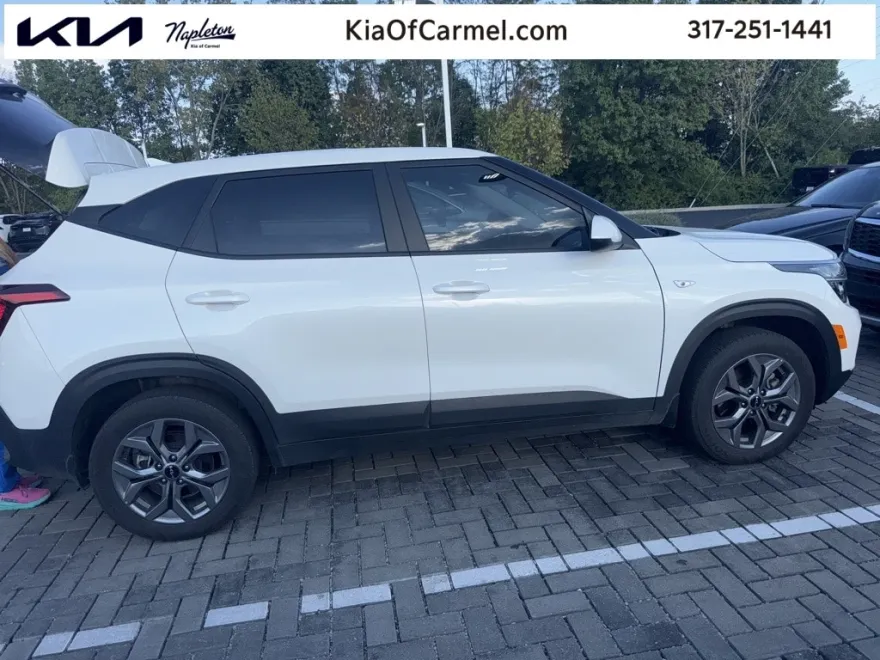 2024 Kia Seltos LX photo 1