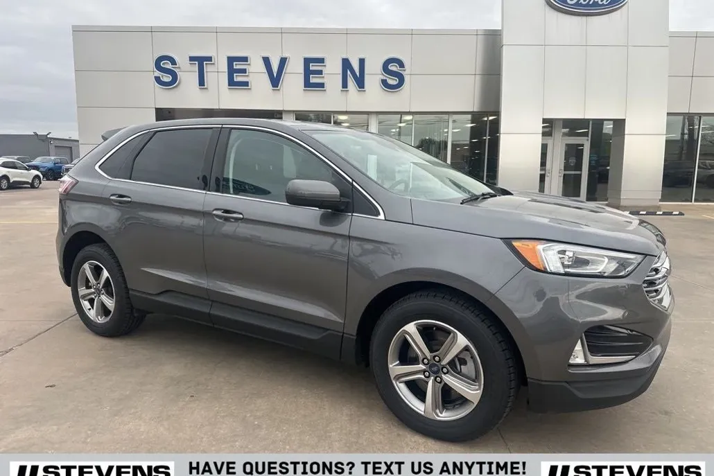 2022 Ford Edge SEL photo 1