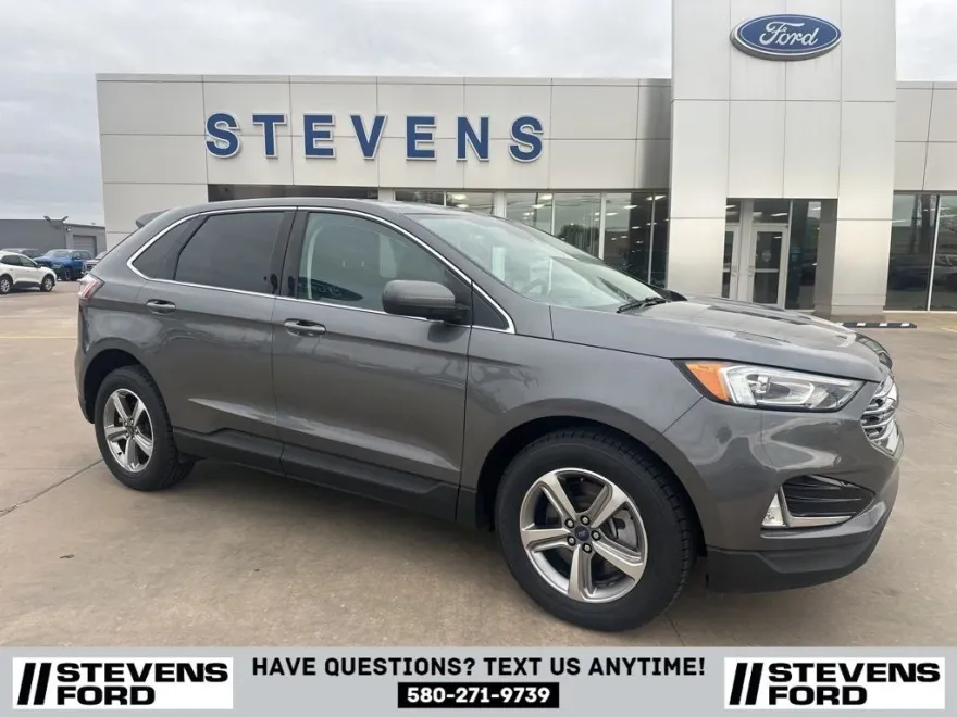 2022 Ford Edge SEL photo 1
