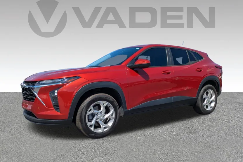 2024 Chevrolet Trax LS photo 1