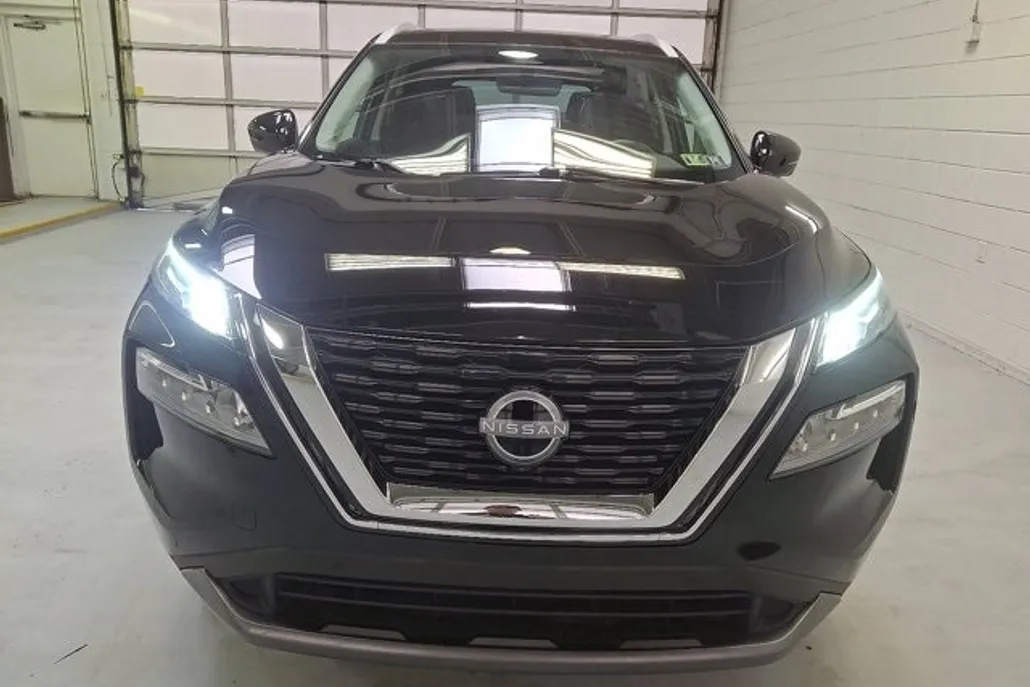 2023 Nissan Rogue SL photo 1