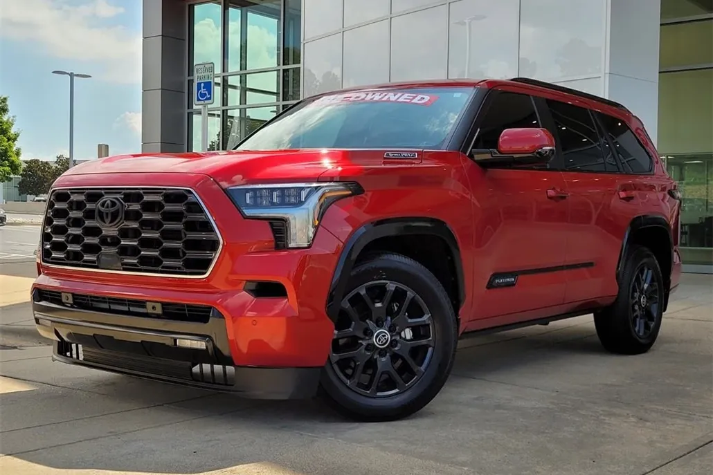 2024 Toyota Sequoia Platinum photo 1
