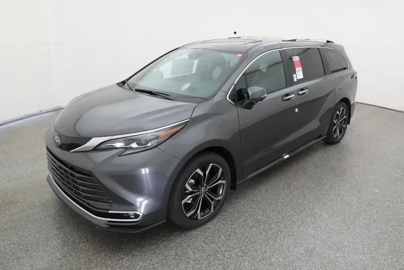 2025 Toyota Sienna Platinum photo 1