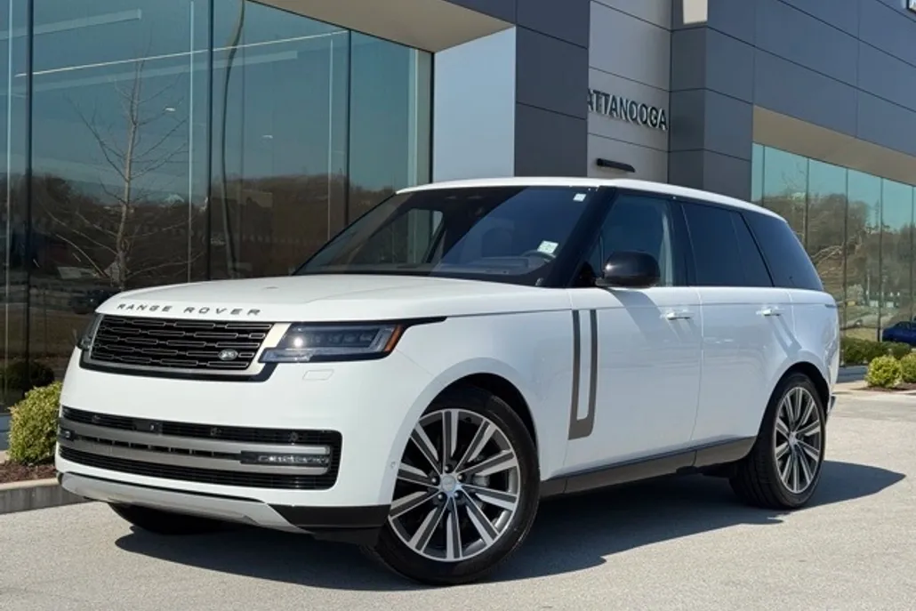 2023 Land Rover Range Rover SE photo 1