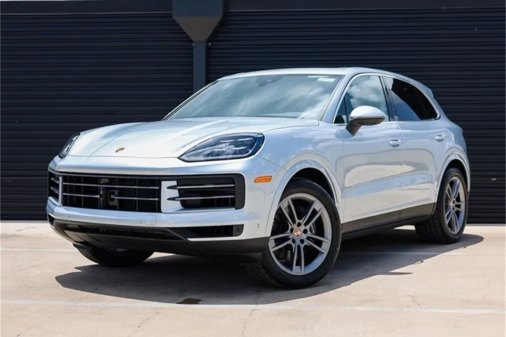2025 Porsche Cayenne photo 1
