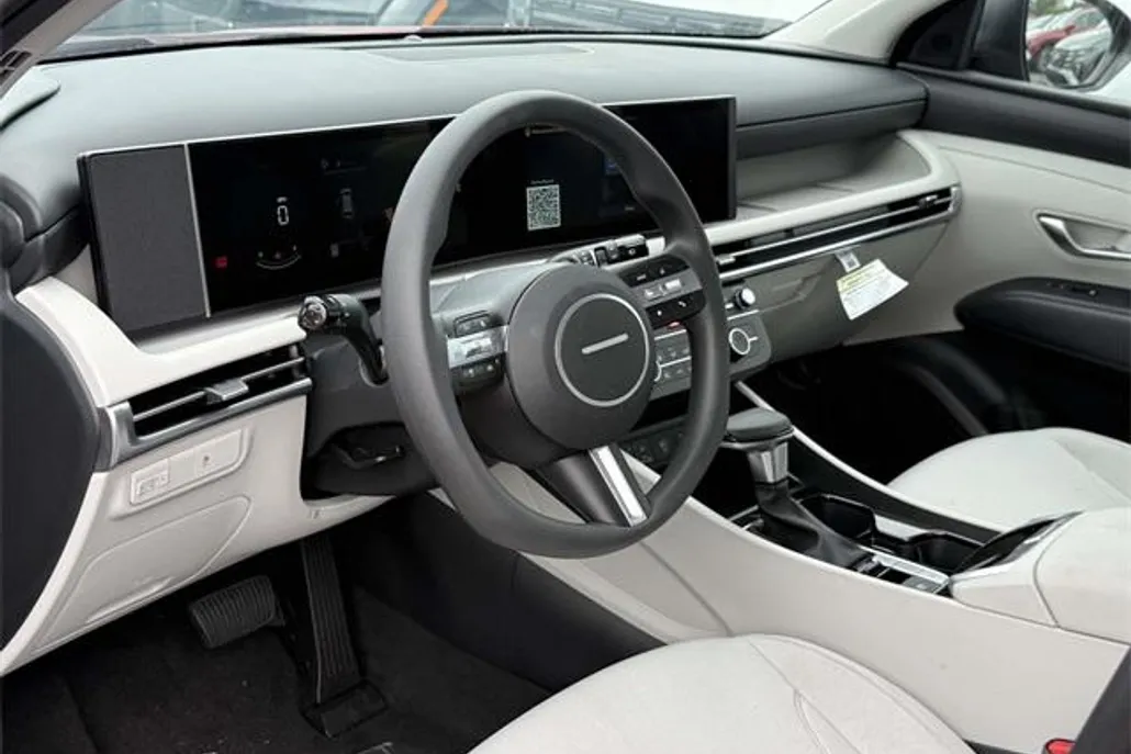 2025 Hyundai Tucson SE photo 1