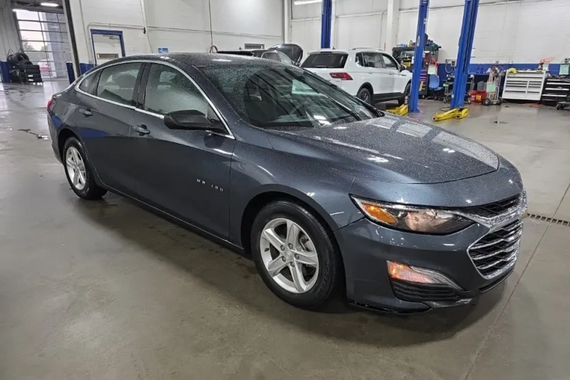 2021 Chevrolet Malibu photo 1