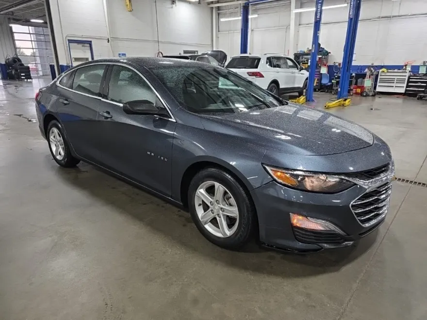 2021 Chevrolet Malibu photo 1