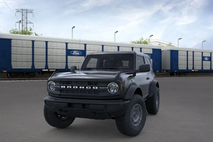 2025 Ford Bronco Base photo 1