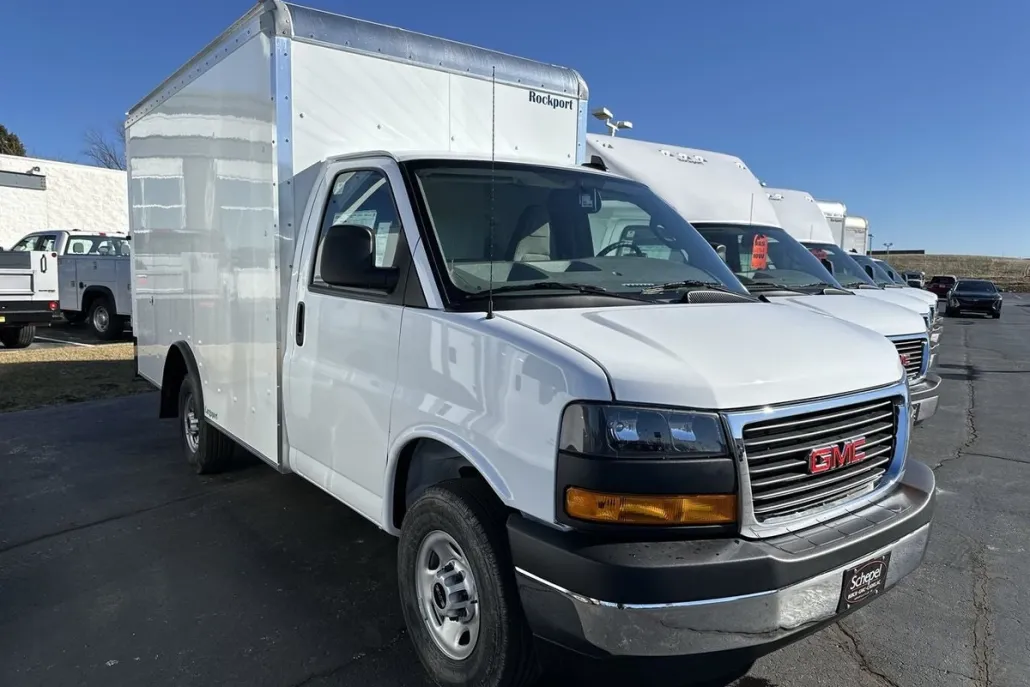 2025 Gmc Savana Cutaway 3500 photo 1