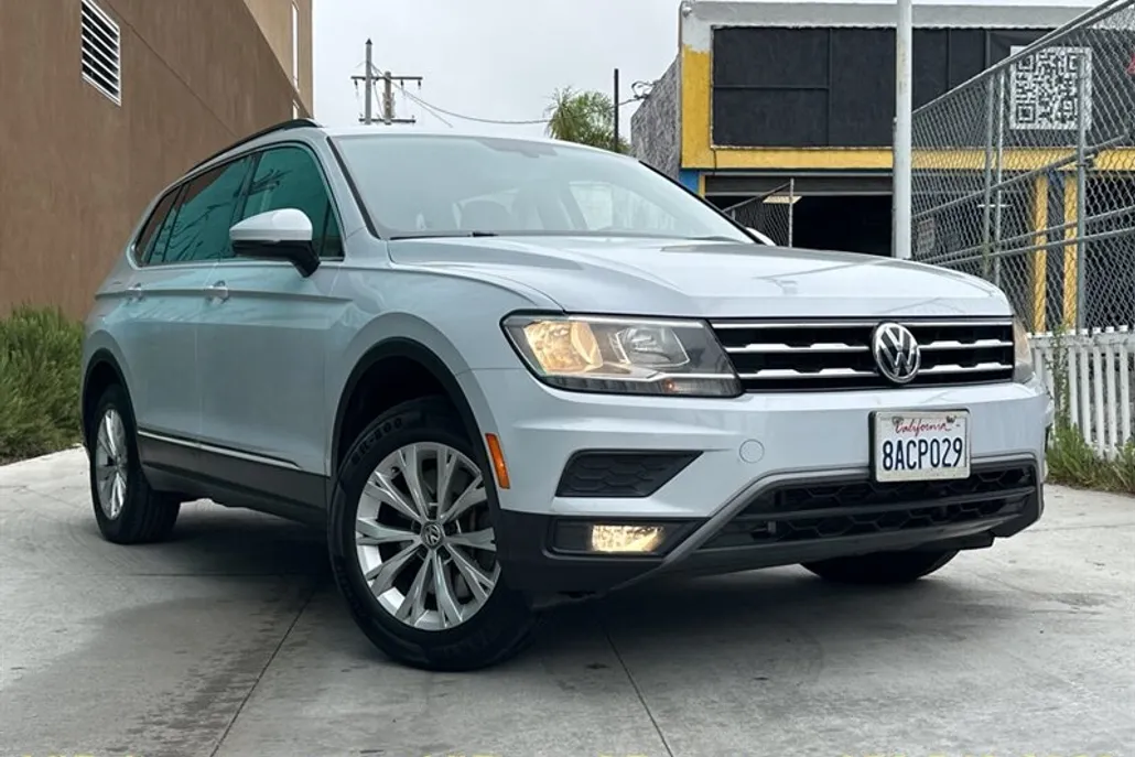 2018 Volkswagen Tiguan SEL photo 1