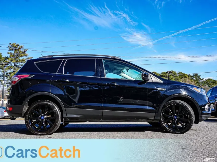 2017 Ford Escape SE photo 2