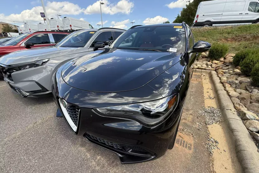 2024 Alfa Romeo Stelvio Ti photo 1