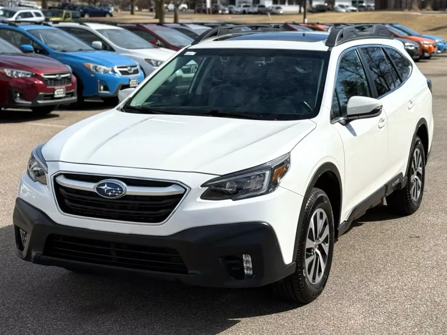 2022 Subaru Outback Premium photo 1