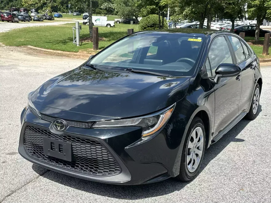 2022 Toyota Corolla LE photo 1