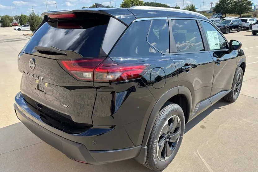 2026 Nissan Rogue SV AWD photo 1