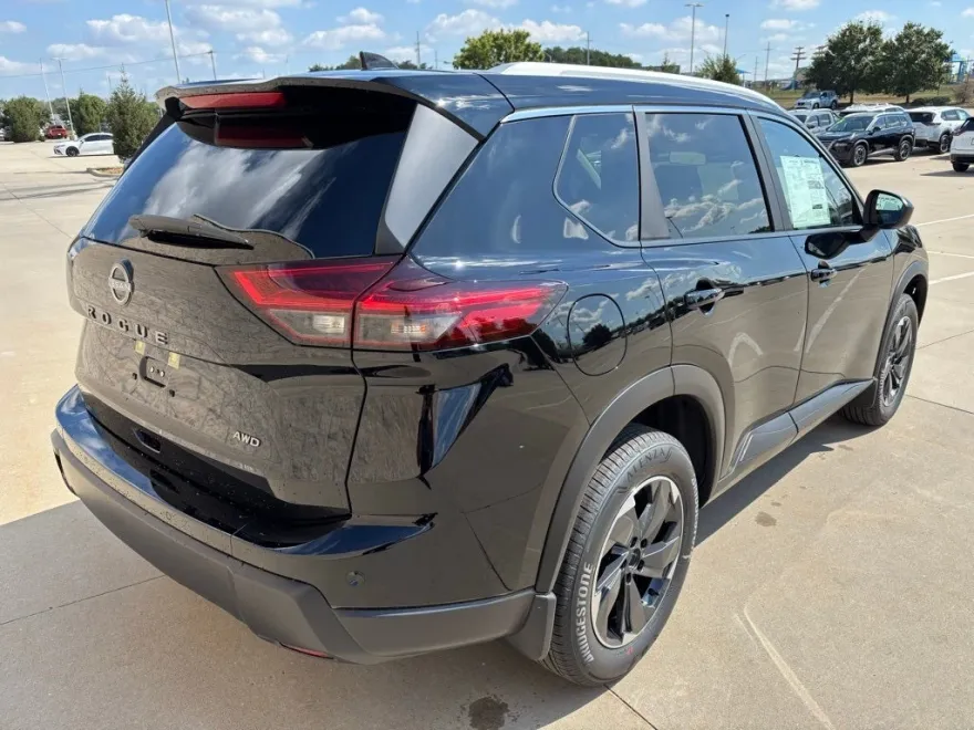 2026 Nissan Rogue SV AWD photo 1