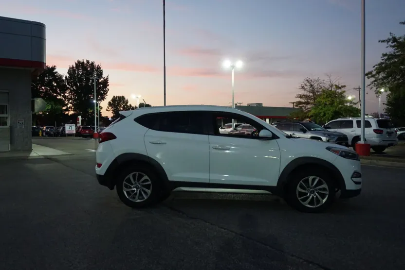 2017 Hyundai Tucson SE photo 1