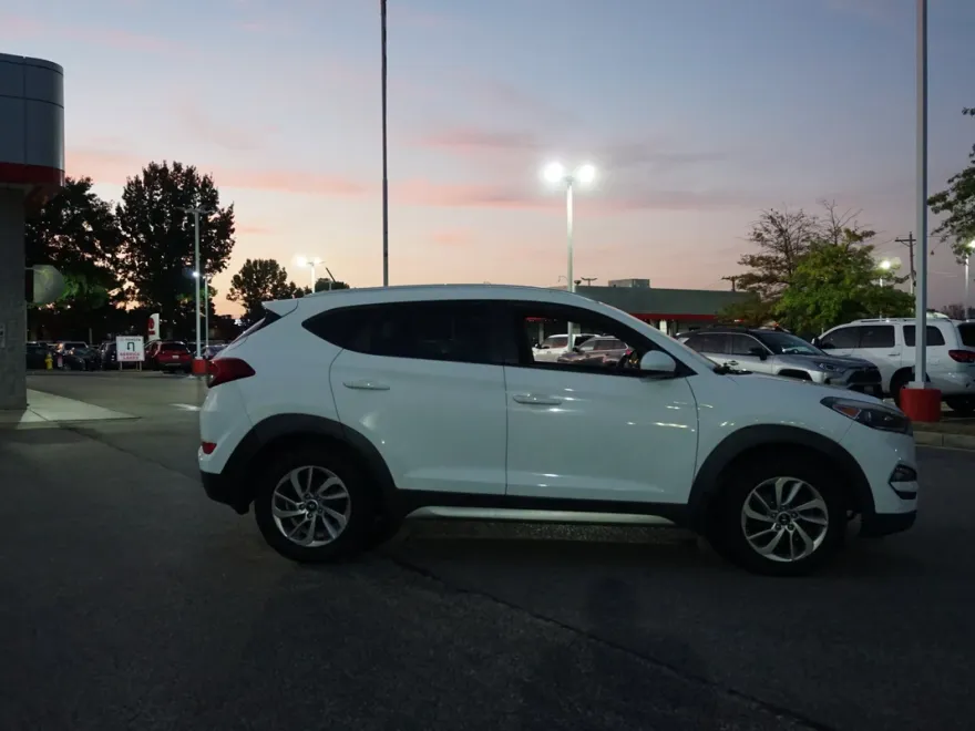 2017 Hyundai Tucson SE photo 1
