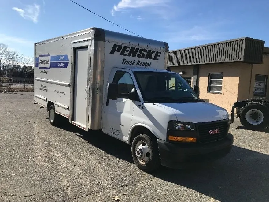 2022 Gmc Savana 3500 Cutaway photo 1