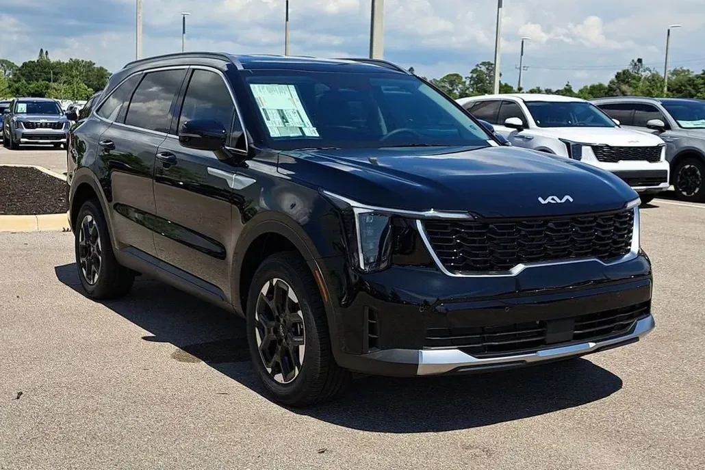 2025 Kia Sorento S photo 1