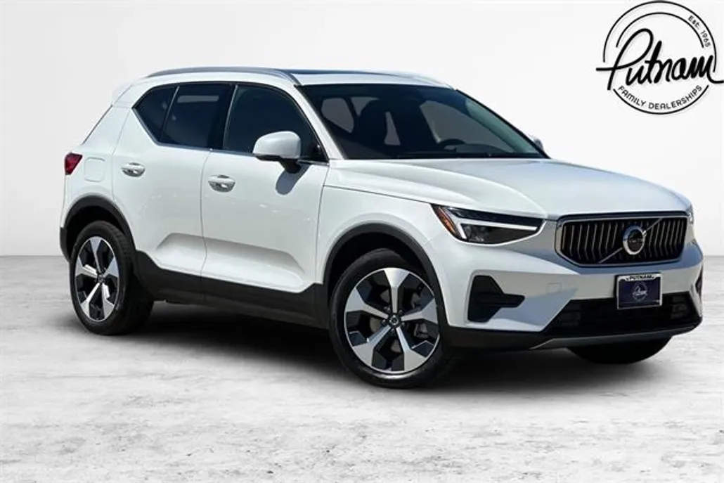 2025 Volvo XC40 Core photo 1