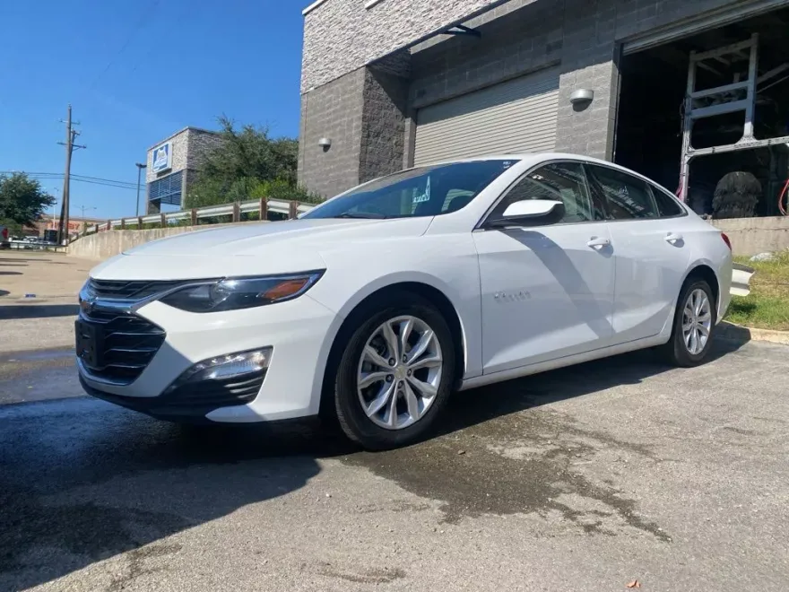 2024 Chevrolet Malibu 1LT photo 1