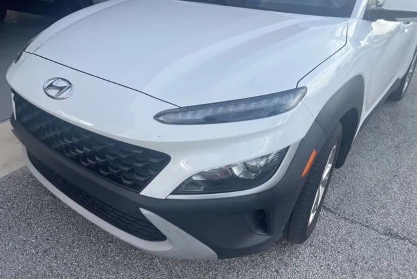2022 Hyundai Kona SEL photo 1