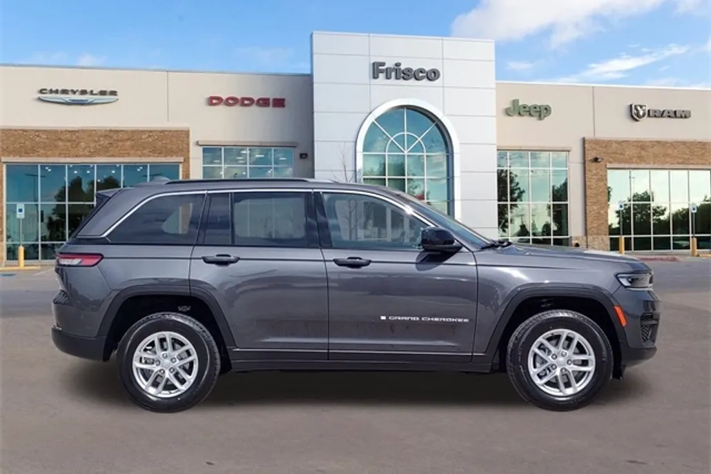 2025 Jeep Grand Cherokee Laredo Altitude photo 1