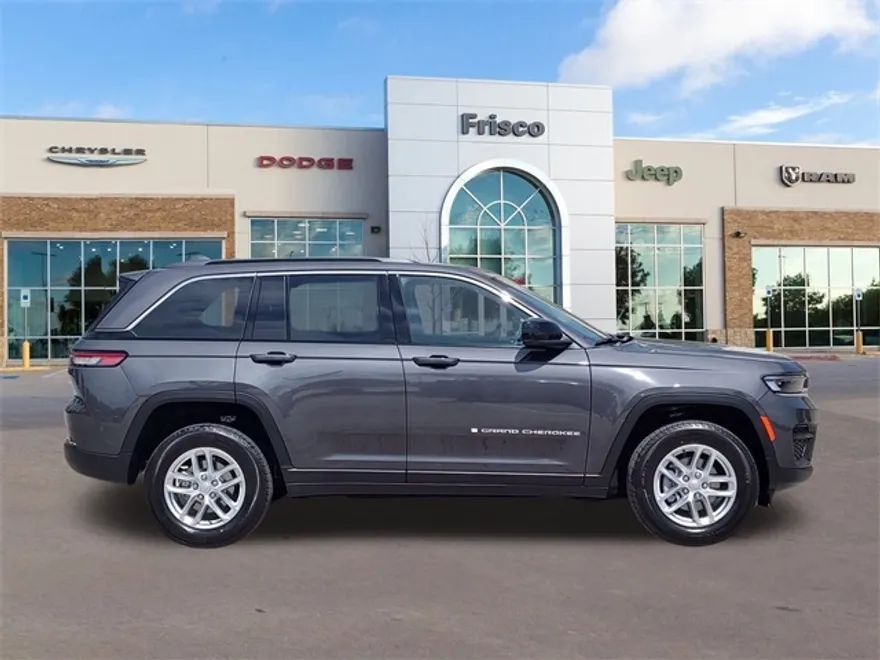 2025 Jeep Grand Cherokee Laredo Altitude photo 1