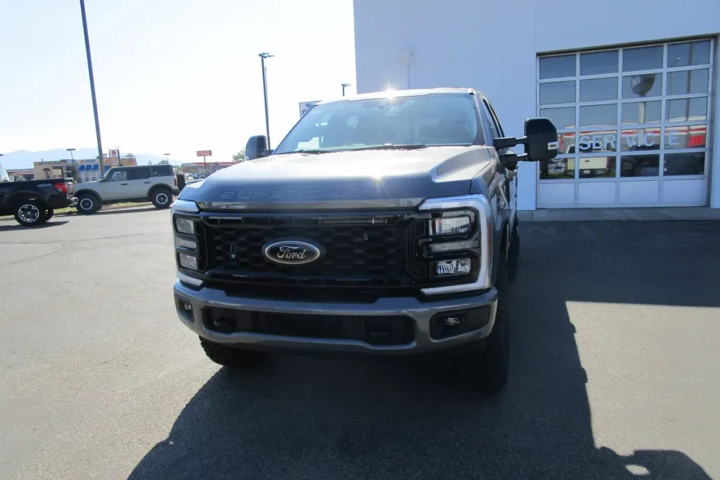 2025 Ford F-250 photo 1