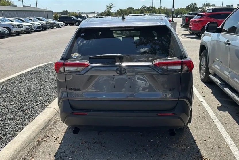 2024 Toyota RAV4 LE photo 1