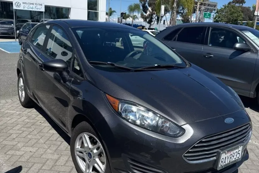 2017 Ford Fiesta SE photo 1