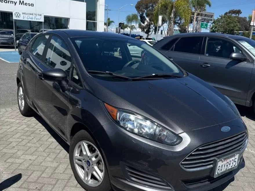 2017 Ford Fiesta SE photo 1