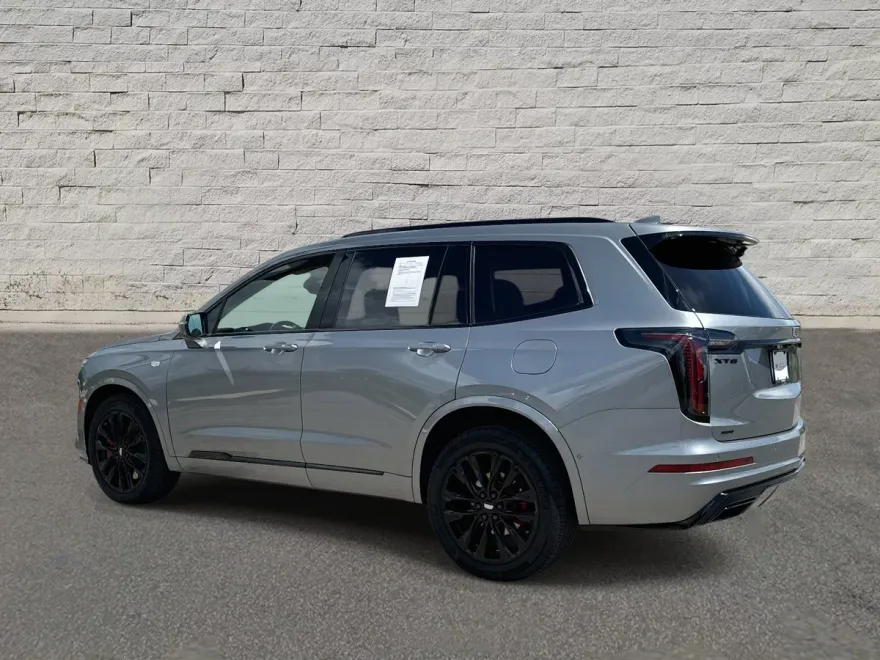 2024 Cadillac XT6 Sport photo 1